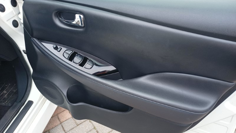 Nissan Leaf White For Sale (6)